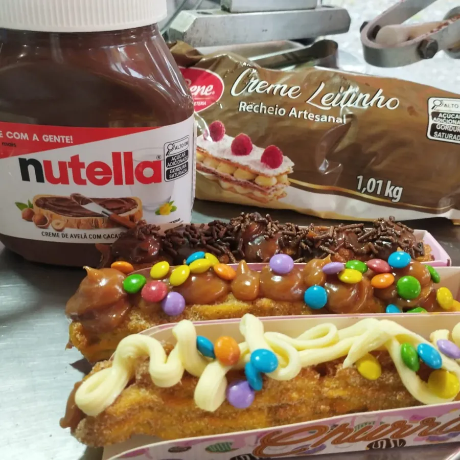 Churros com Nutella, doce de leite e confetes