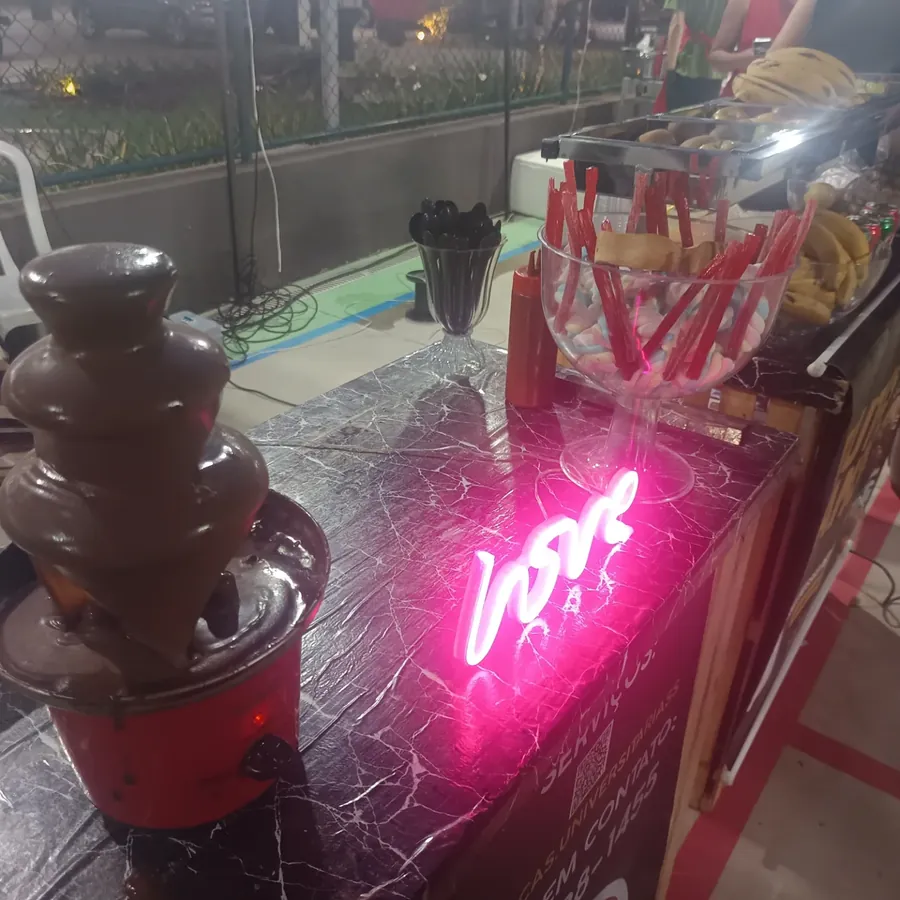 Fonte de chocolate montada em evento